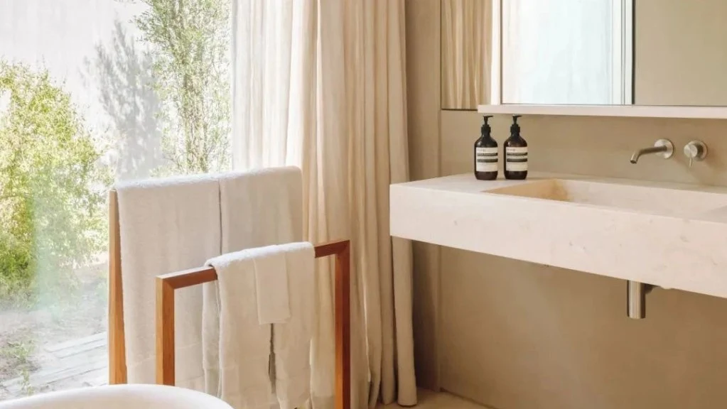 Healing Time bathroom