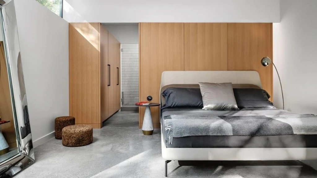 Obstinate and Eternal bedroom