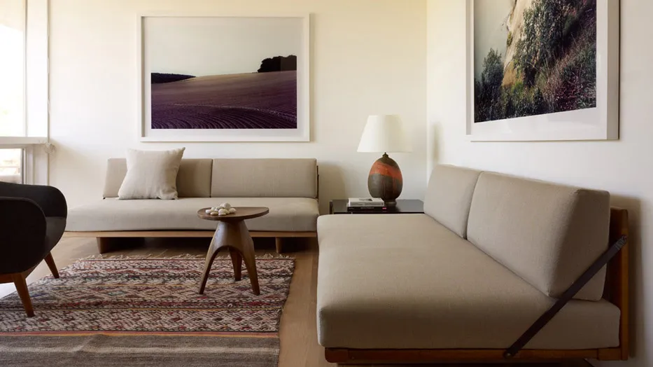 Modernist Minimalist Residence Living room 4