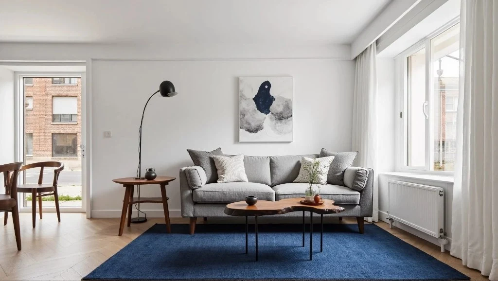 Simple and Elegant: Spacious and Bright Room living-room