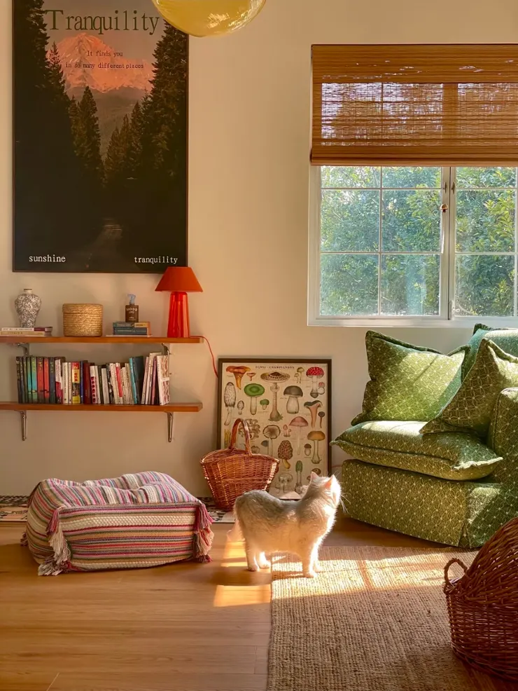 Cozy Eclectic Living 🌿🤎  Mixing vintage character with organic textures for a space that feels warm,