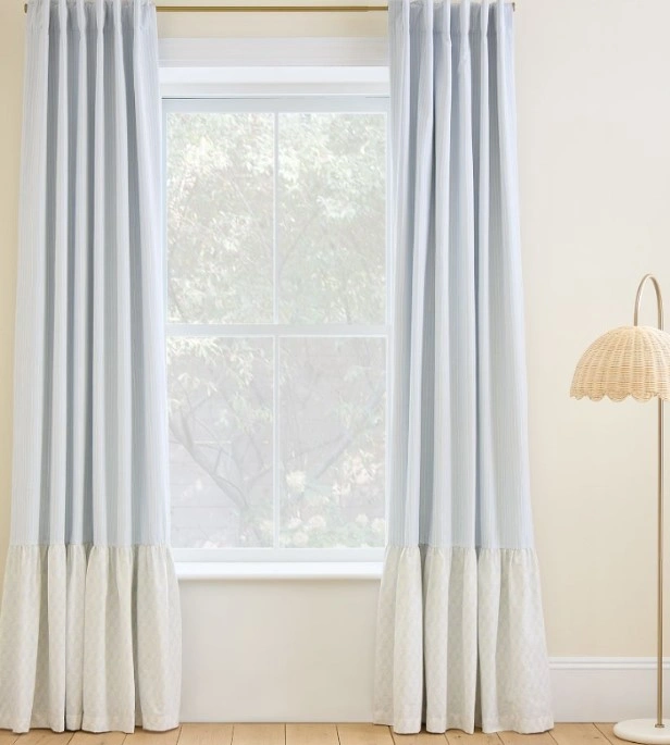 Curtain with gradient color concatenation design