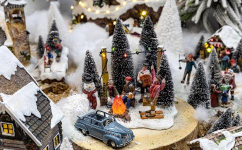 Displaying vintage toys, such as soldier figurines and toy cars