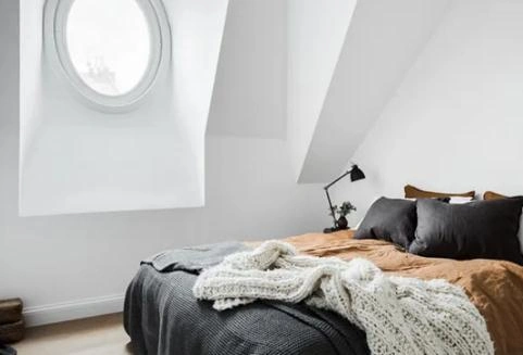 an irregularly shaped white ceiling